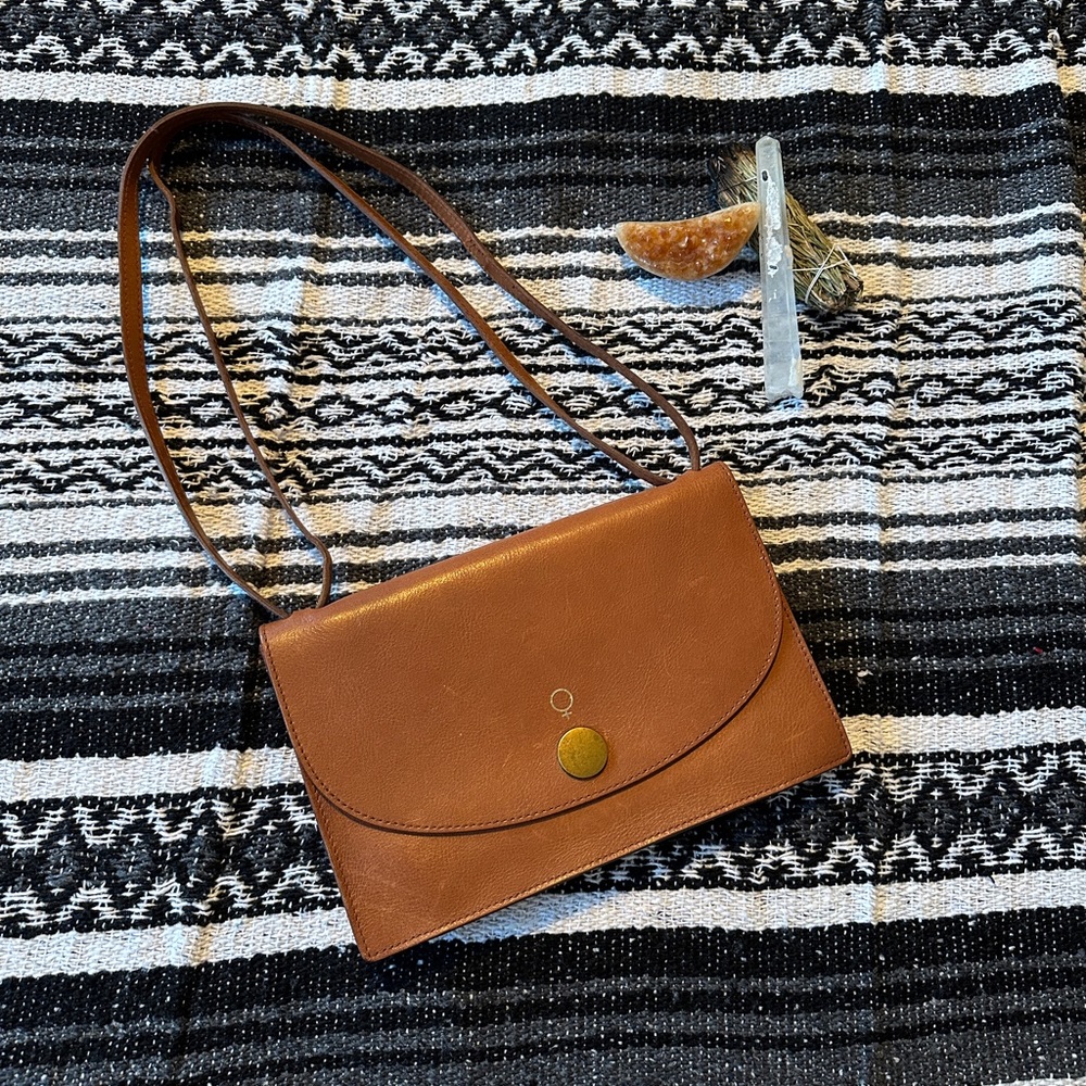 The Slim Convertible Leather Shoulder Bag - J8800 - Picture 2 of 6
